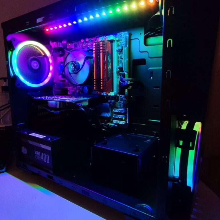 Εσωτερικό custom PC με RGB φωτισμό